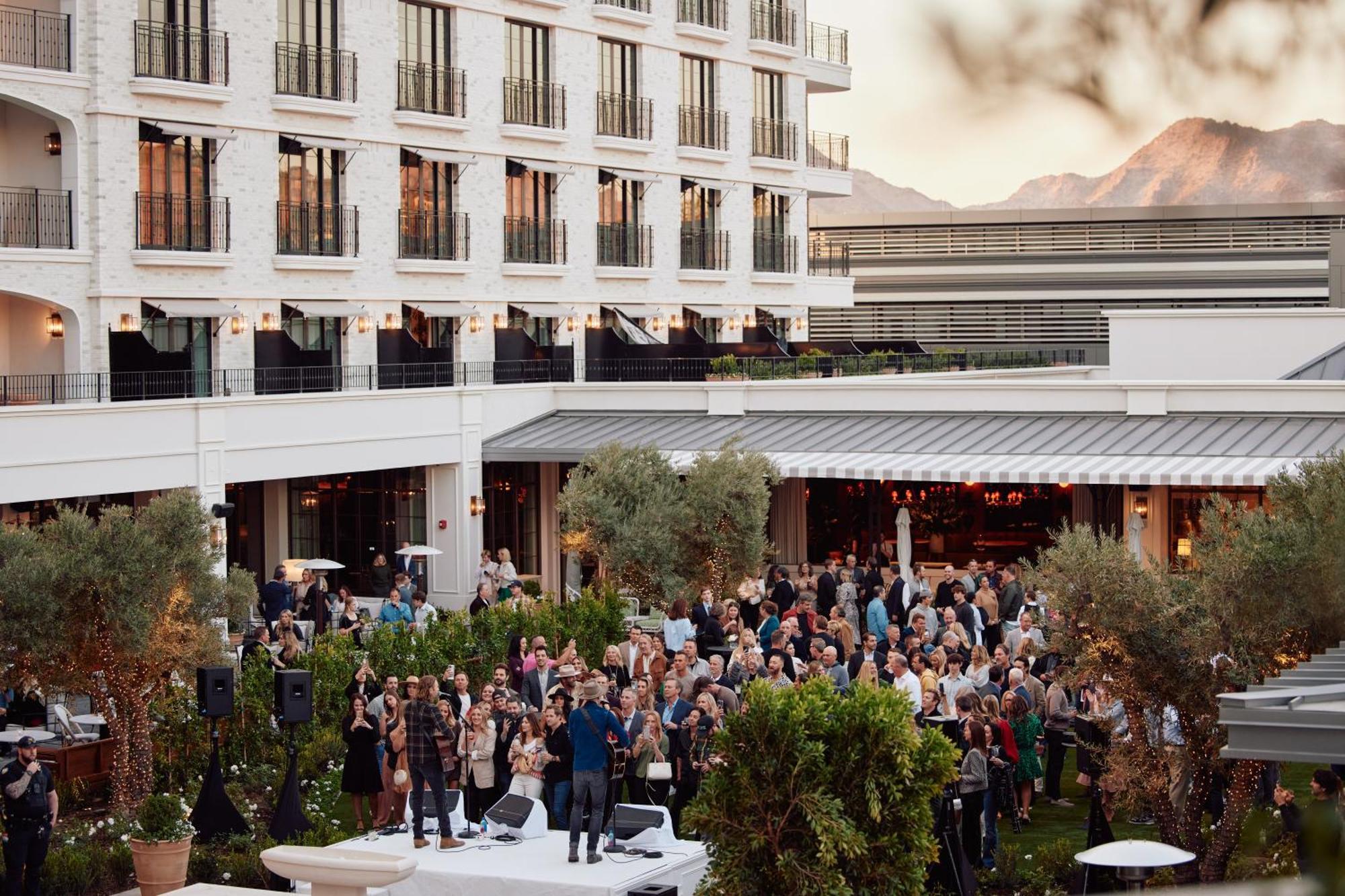 Hotel The Global Ambassador Phoenix Esterno foto